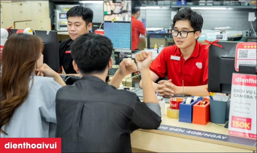 Thay pin chuy&ecirc;n nghiệp, minh bạch mang đến sự h&agrave;i l&ograve;ng cho kh&aacute;ch h&agrave;ng