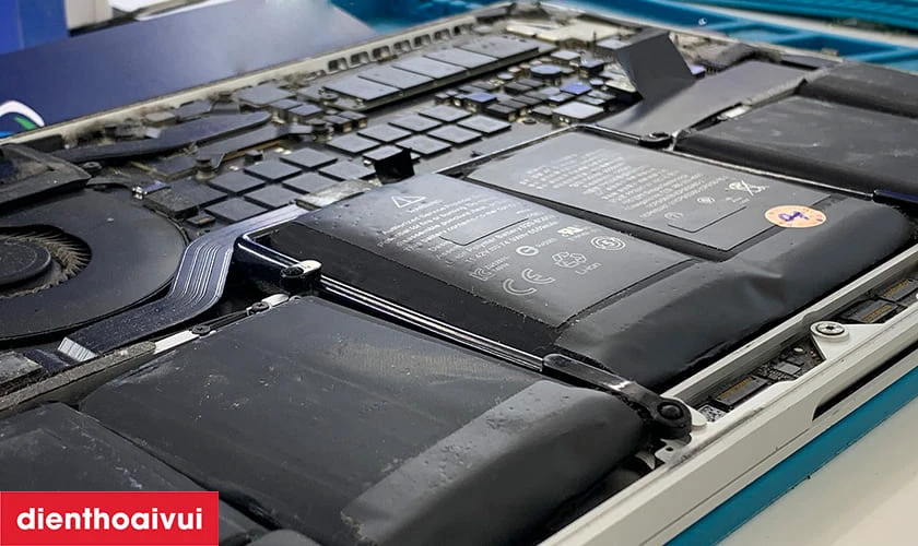Tại sao pin laptop bị phồng?