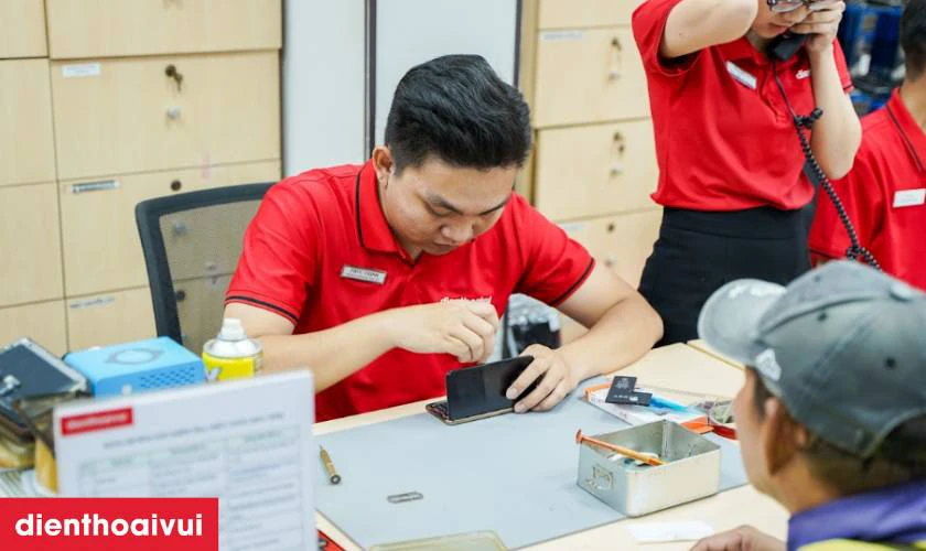 Quy tr&igrave;nh thay pin điện thoại Nubia chuy&ecirc;n nghiệp tại Điện Thoại Vui