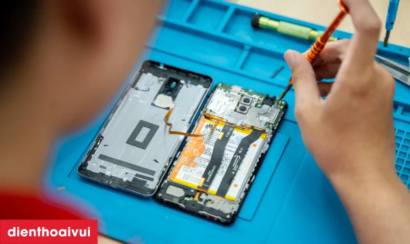 Thay pin Huawei lấy liền
