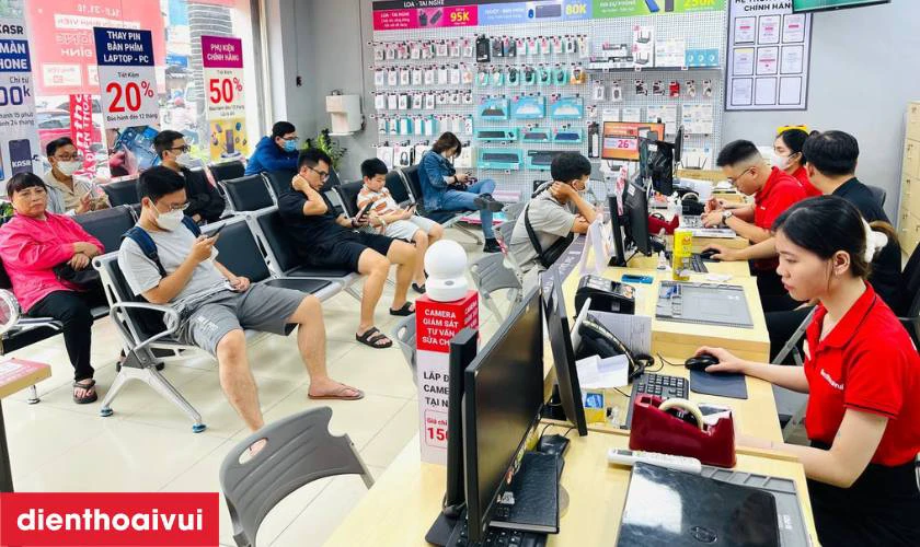Dịch vụ thay pin linh kiện lấy liền tại Điện Thoại Vui