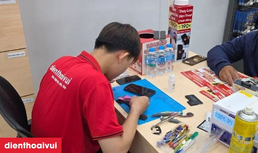 Quy tr&igrave;nh thay pin Huawei Nova 3i chuy&ecirc;n nghiệp