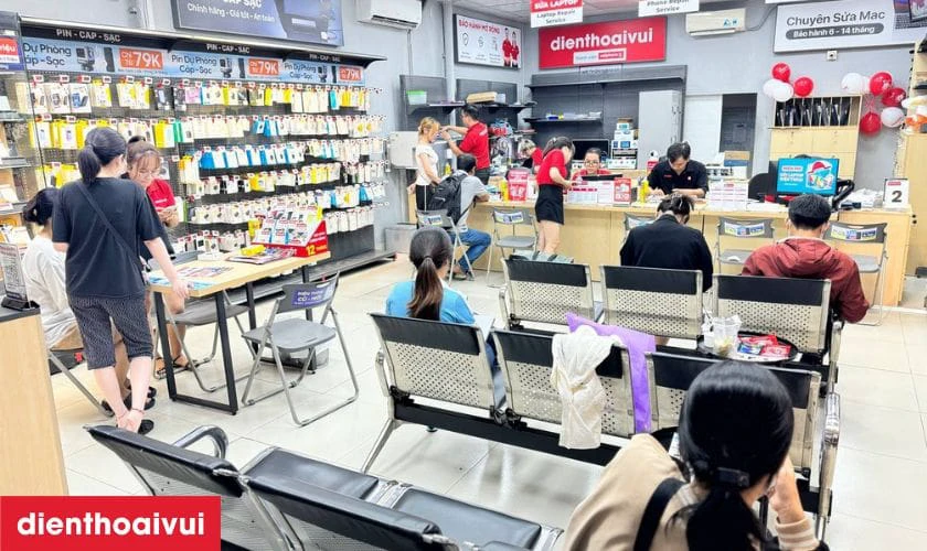 Dịch vụ thay pin Huawei P30 lấy liền tại Điện Thoại Vui