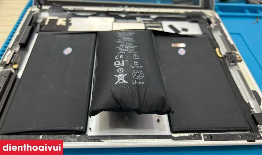 Dấu hiệu pin iPad 12.9 2018 bị hư hỏng cần thay mới