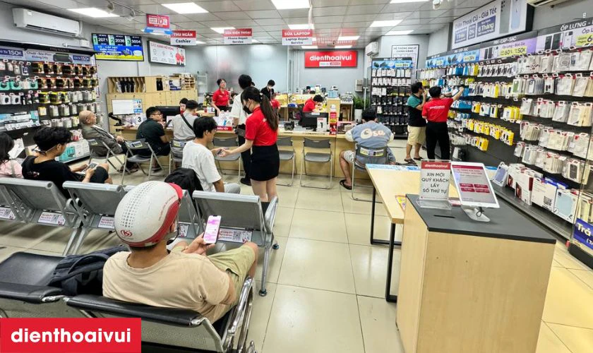 Dịch vụ thay pin iPad 4 ch&iacute;nh h&atilde;ng Vmas lấy liền tại Điện Thoại Vui