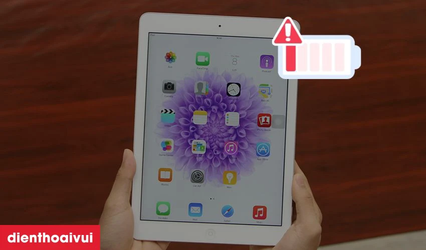 Sạc pin sai c&aacute;ch, d&ugrave;ng sạc kh&ocirc;ng ch&iacute;nh h&atilde;ng khiến pin nhanh hỏng