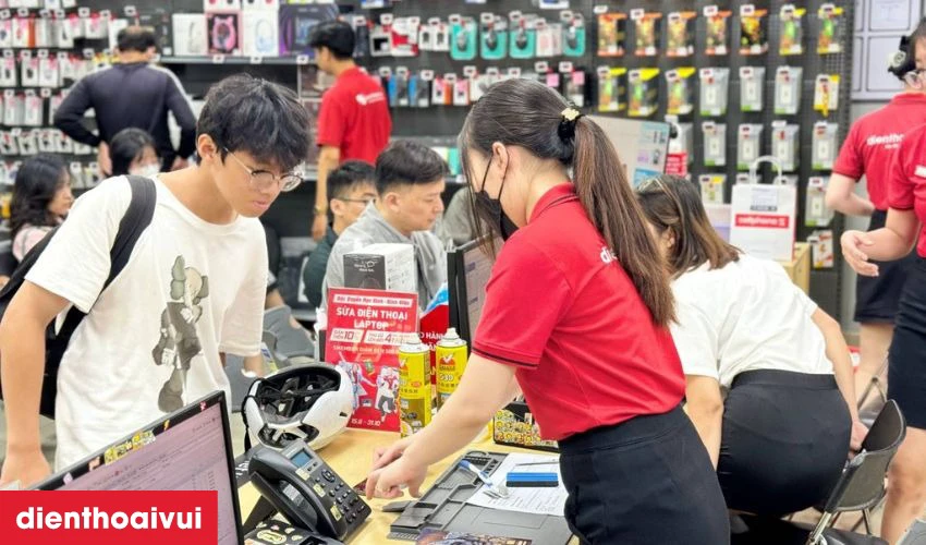 Thay pin iPad Air 1 ch&iacute;nh h&atilde;ng Vmas lấy liền tại Điện Thoại Vui