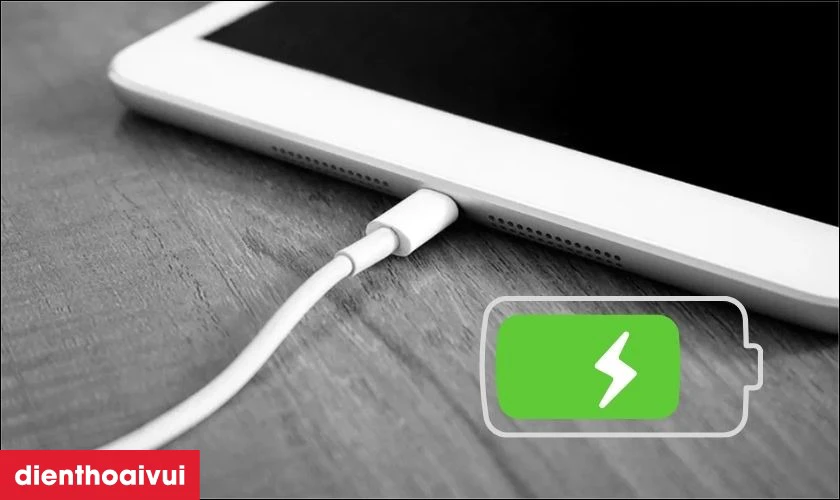 Sạc sai c&aacute;ch, sạc kh&ocirc;ng ch&iacute;nh h&atilde;ng l&agrave; nguy&ecirc;n nh&acirc;n khiến pin hư hỏng