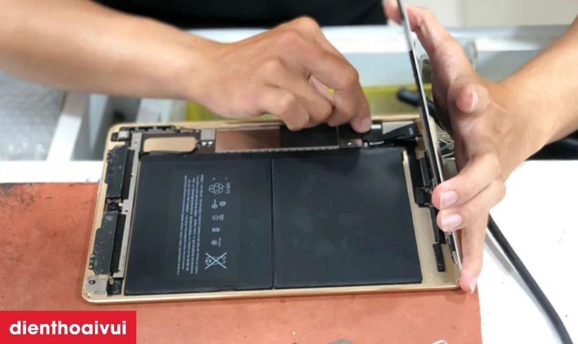 Cửa h&agrave;ng thay pin iPad Air 4 ch&iacute;nh h&atilde;ng Vmas ở đ&acirc;u uy t&iacute;n, lấy liền lại TPHCM v&agrave; H&agrave; Nội