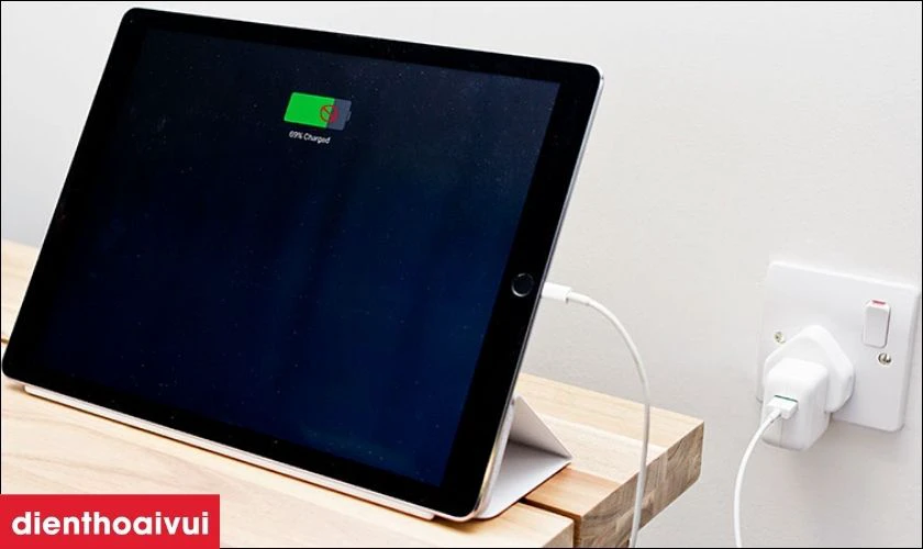 Nguy&ecirc;n nh&acirc;n khiến iPad sạc chập chờn, kh&ocirc;ng v&agrave;o pin