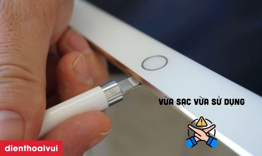 Sạc pin kh&ocirc;ng đ&uacute;ng c&aacute;ch ảnh hưởng đến tuổi thọ thiết bị