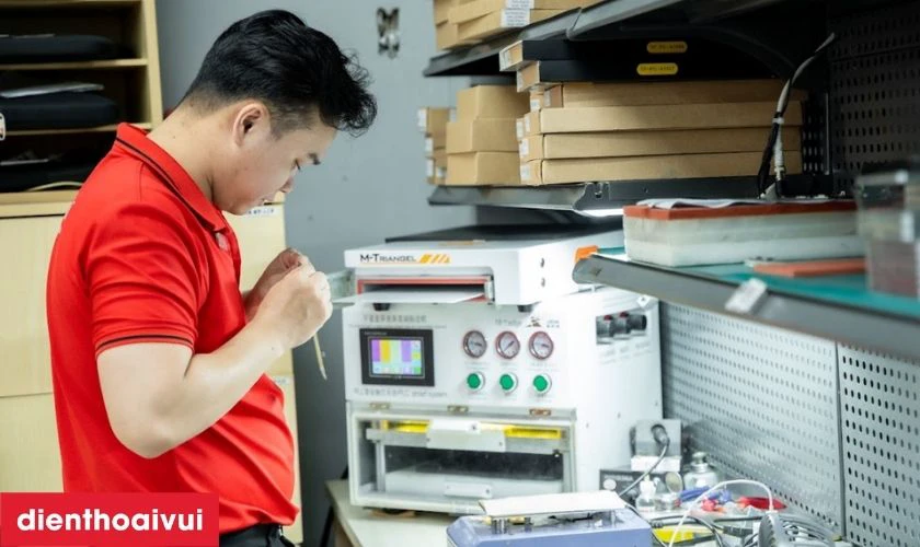 Thực hiện thay pin