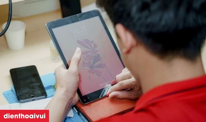 Địa chỉ thay pin iPad Pro 12.9 2021 ch&iacute;nh h&atilde;ng Vmas ở đ&acirc;u uy t&iacute;n lại TPHCM v&agrave; H&agrave; Nội