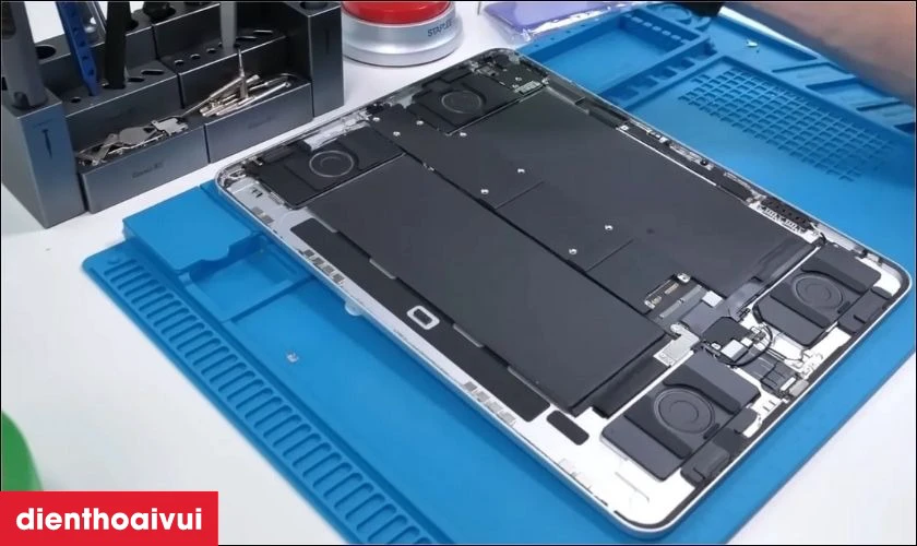 Thay pin ch&iacute;nh h&atilde;ng Vmas l&agrave; lựa chọn tối ưu nhất cho iPad Pro M4 13 2024