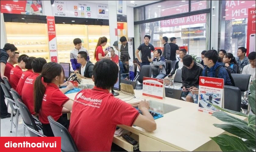 Thay pin iPad Pro M4 13 2024 ch&iacute;nh h&atilde;ng Vmas đến ngay Điện Thoại Vui