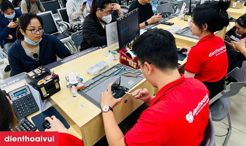 Dịch vụ thay pin iPhone 11 Pro Max dung lượng cực đại ch&iacute;nh h&atilde;ng Orizin lấy liền tại Điện Thoại Vui