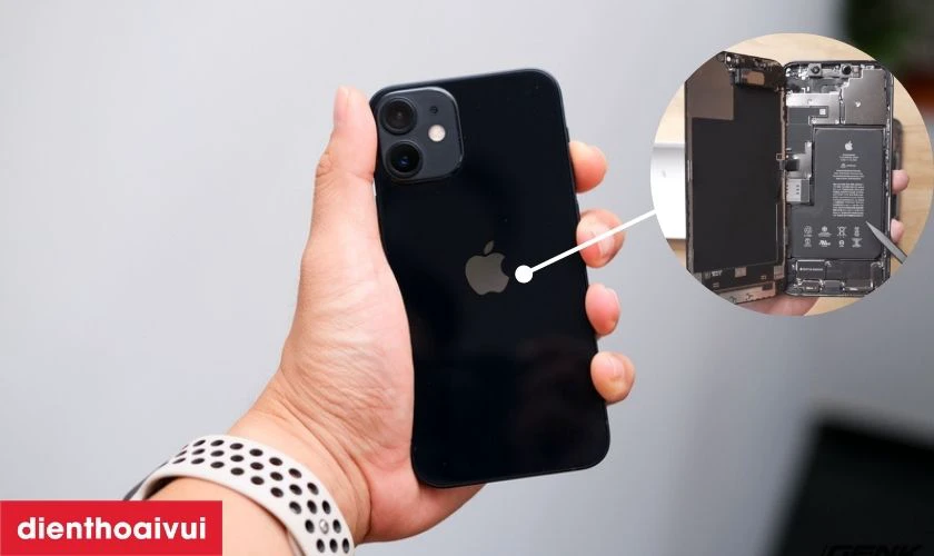 C&oacute; n&ecirc;n thay pin iPhone 12 mini ở ngo&agrave;i kh&ocirc;ng?