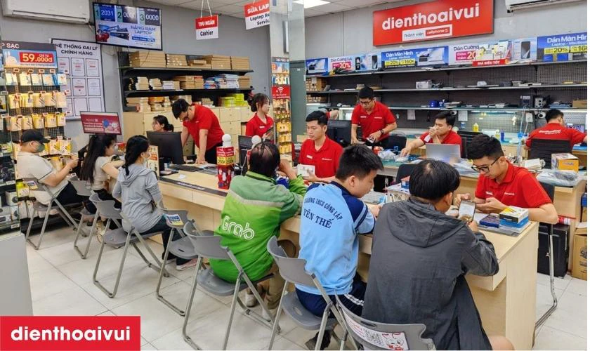 Quy tr&igrave;nh thay pin iPhone 12 mini tại Điện Thoại Vui