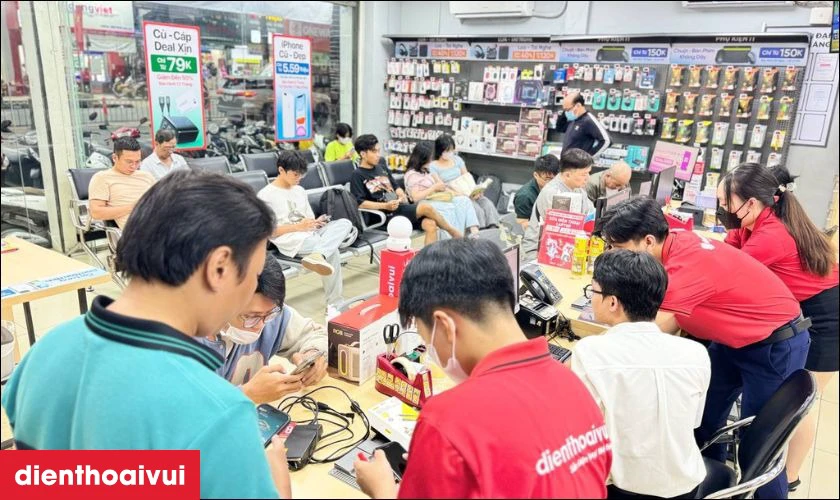 Quy tr&igrave;nh thay pin minh bạch, chuy&ecirc;n nghiệp