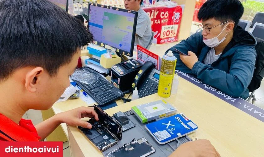 Cửa h&agrave;ng thay pin iPhone 13 Pro Max dung lượng si&ecirc;u cao ch&iacute;nh h&atilde;ng GENA ấy liền lại TPHCM v&agrave; H&agrave; Nội