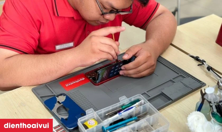 Kỹ thuật vi&ecirc;n giỏi, gi&agrave;u kinh nghiệm trực tiếp thực hiện cho kh&aacute;ch h&agrave;ng