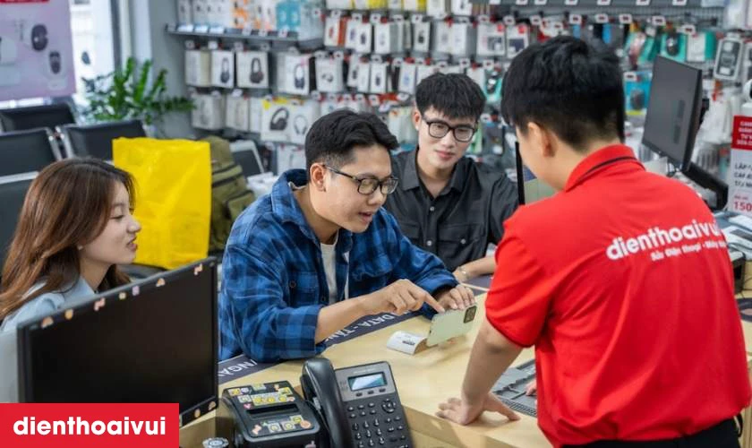 Dịch vụ thay pin iPhone 14 Pro dung lượng si&ecirc;u cao ch&iacute;nh h&atilde;ng GENA lấy liền tại Điện Thoại Vui