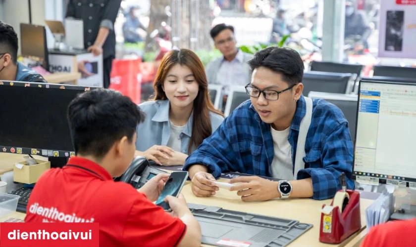 Dịch vụ thay pin iPhone 14 Pro dung lượng si&ecirc;u cao ch&iacute;nh h&atilde;ng Vmas lấy liền tại Điện Thoại Vui