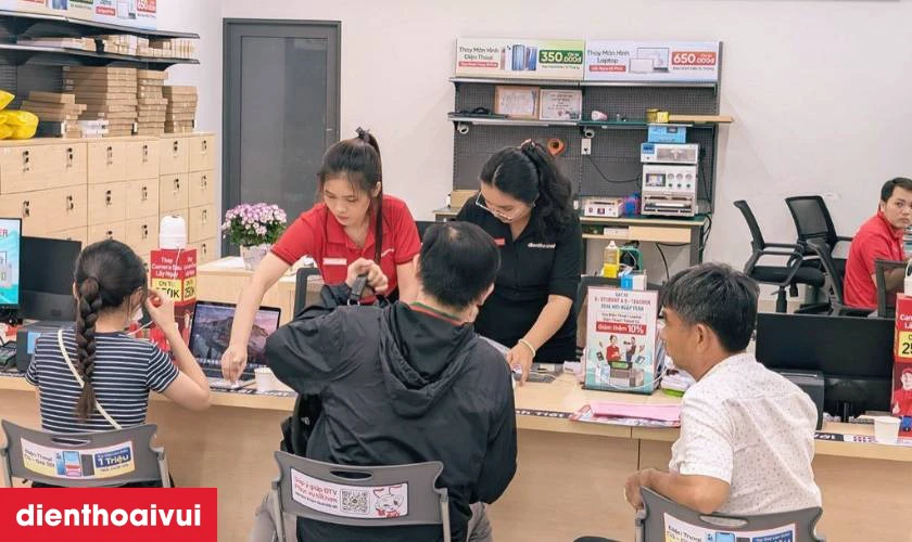 V&igrave; sao n&ecirc;n thay pin tại Điện Thoại Vui