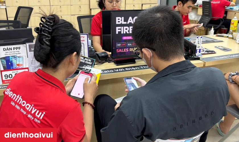 Kiểm tra t&igrave;nh trạng iPhone 15 Plus v&agrave; b&aacute;o gi&aacute; minh bạch