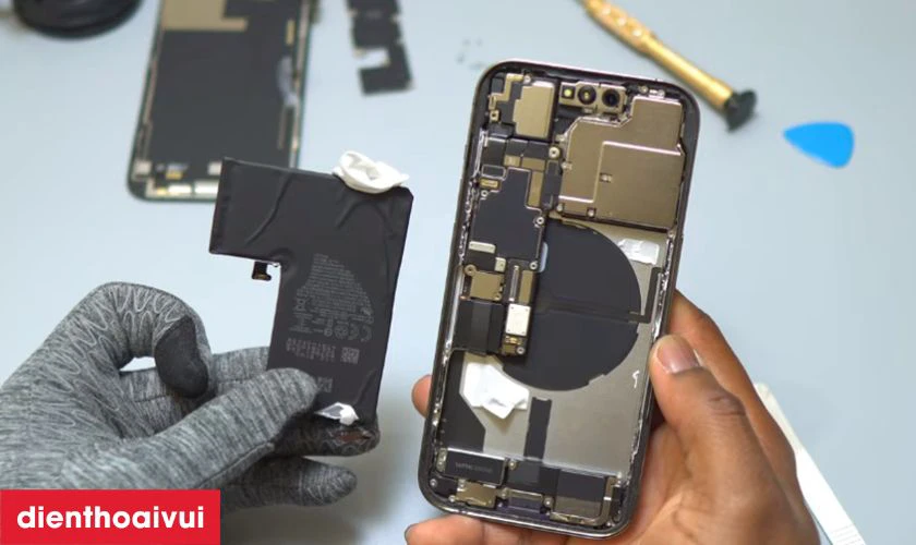 Lưu &yacute; trước khi thay pin cho điện thoại iPhone 15 Pro
