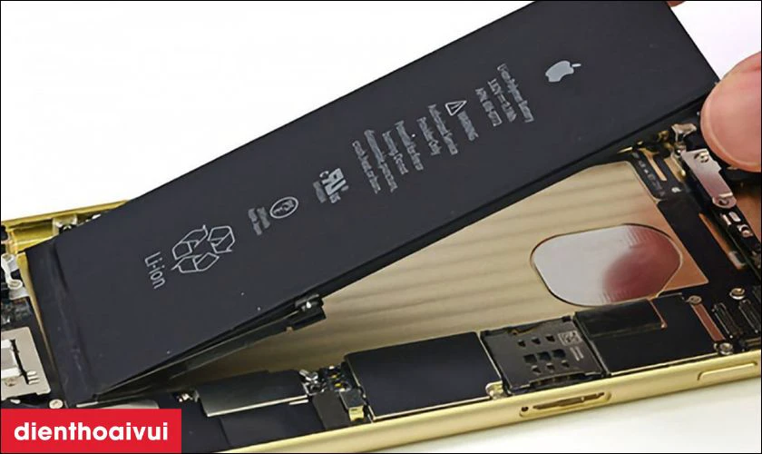 C&oacute; n&ecirc;n thay pin iPhone 15 Pro Max dung lượng si&ecirc;u cao ch&iacute;nh h&atilde;ng GENA kh&ocirc;ng?