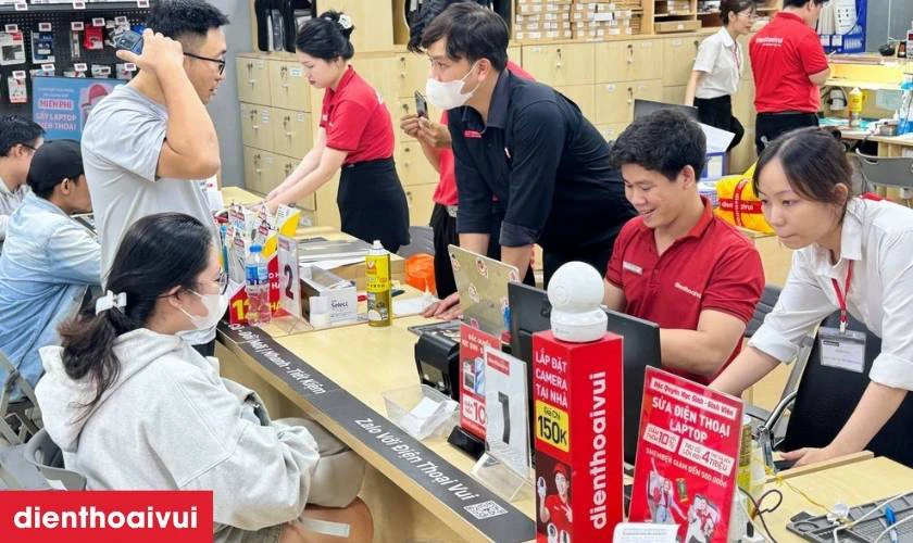 Cửa h&agrave;ng thay pin iPhone 15 Pro Max dung lượng si&ecirc;u cao ch&iacute;nh h&atilde;ng Vmas ở đ&acirc;u uy t&iacute;n, lấy liền lại TPHCM v&agrave; H&agrave; Nội