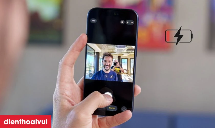 Vì sao iPhone 17 Pro hao pin nhanh khi quay video/chụp ảnh liên tục?