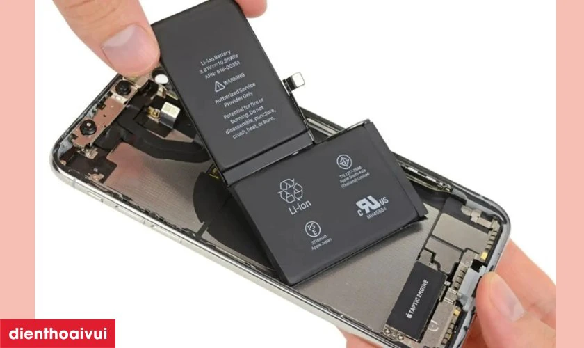 Quy trình thay pin iPhone - Bước 2: Tháo rời thiết bị