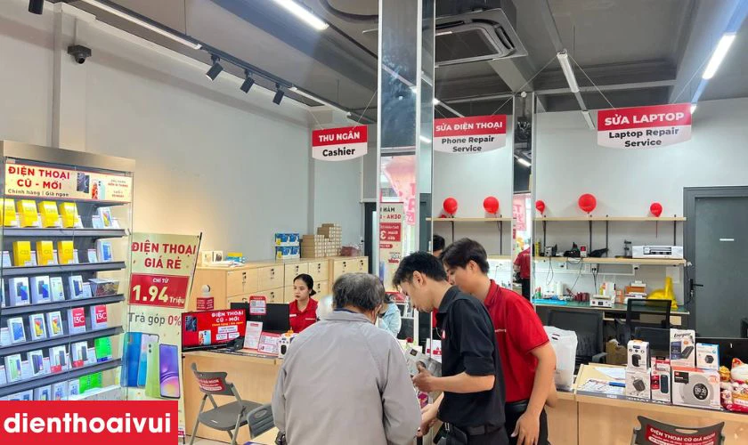 Dịch vụ thay pin iPhone 6 dung lượng si&ecirc;u cao Pisen ch&iacute;nh h&atilde;ng tại Điện Thoại Vui