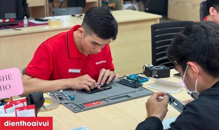 Cửa h&agrave;ng thay pin iPhone 8 ch&iacute;nh h&atilde;ng Vmas lấy liền lại TPHCM v&agrave; H&agrave; Nội