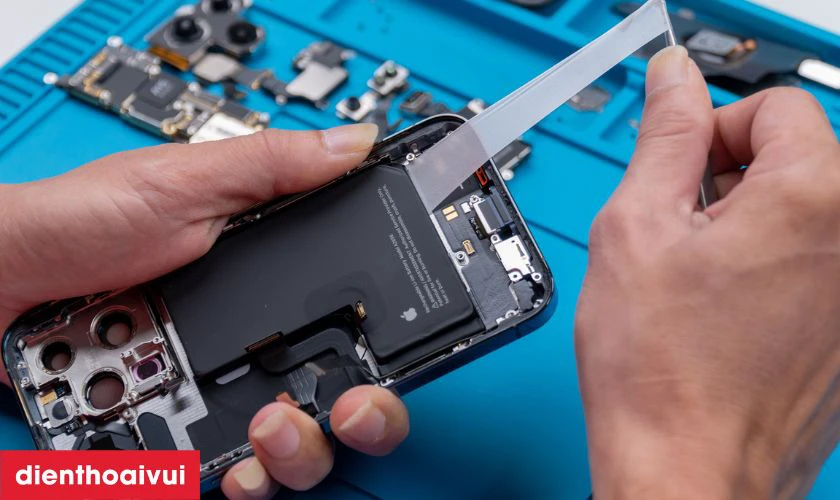 Điện thoại iPhone bị chai pin thì phải làm gì?