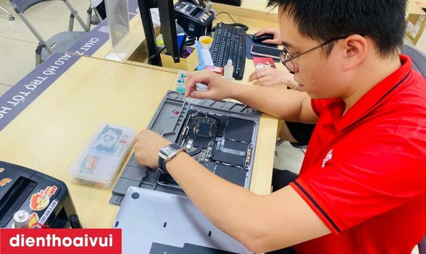 Thay pin laptop quận 1 ở địa chỉ nào chính hãng, giá cạnh tranh?