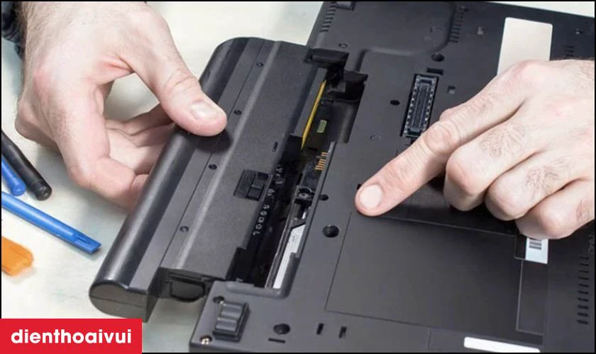 Lưu &yacute; khi thay pin laptop Acer Aspire E5-551