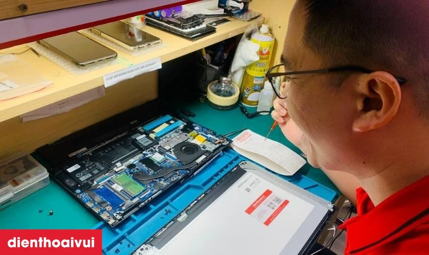 Quy tr&igrave;nh thay pin laptop