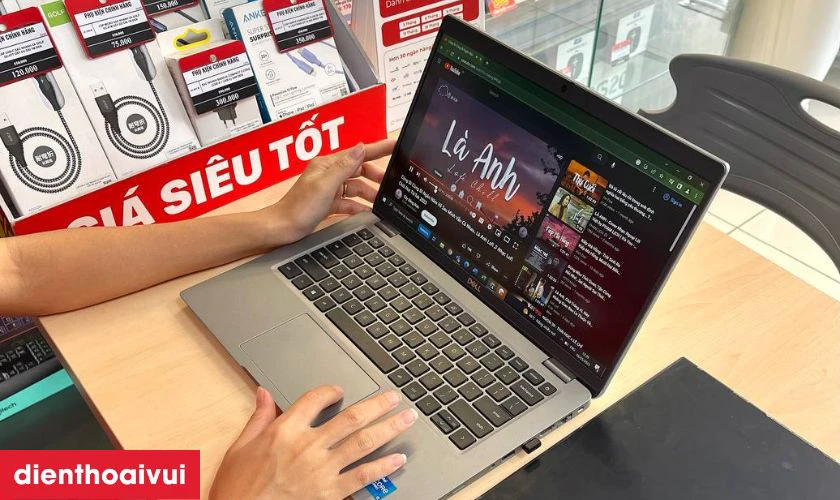 Kiểm tra v&agrave; b&aacute;o gi&aacute; chi tiết dịch vụ thay pin