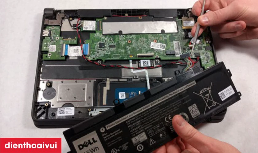 N&ecirc;n thay pin ch&iacute;nh h&atilde;ng hay pin thay thế laptop Dell G7 15 7588?
