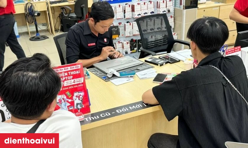 Kỹ thuật vi&ecirc;n kiểm tra v&agrave; b&aacute;o gi&aacute; dịch vụ trước khi thực hiện