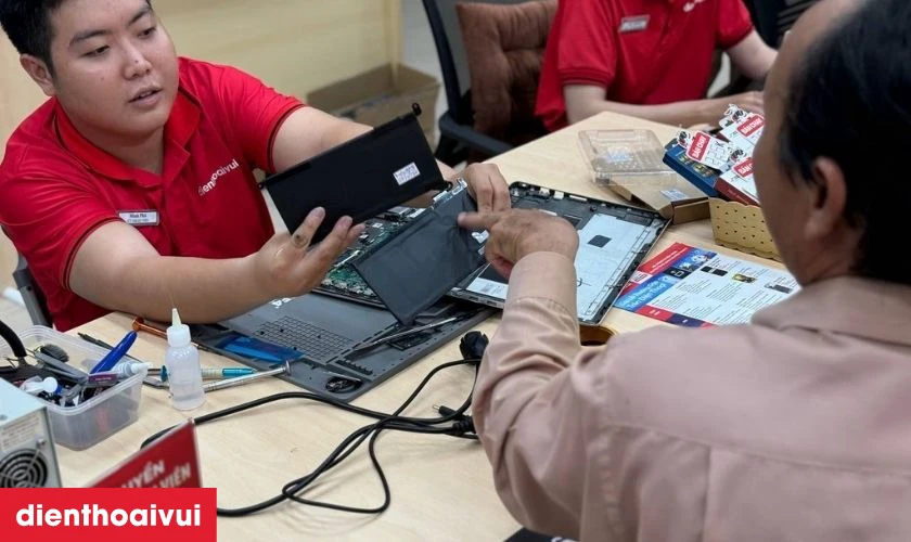 Điện Thoại Vui l&agrave; địa chỉ thay pin laptop Dell Inspiron 13 7353 uy t&iacute;n