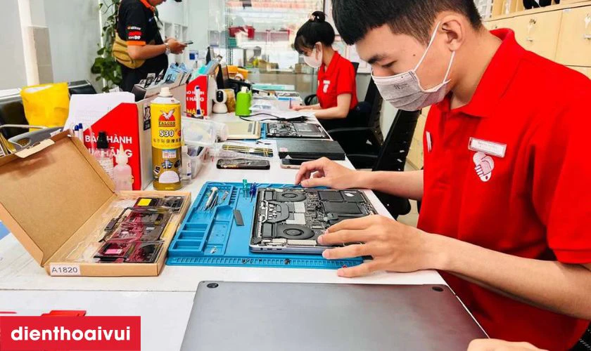 Thay pin laptop Dell Inspiron 13 7386 NQ đến ngay Điện Thoại Vui