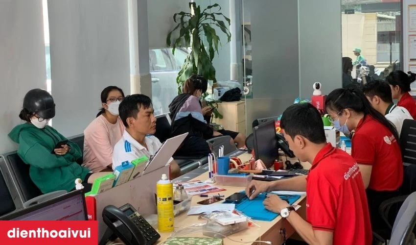 Mang m&aacute;y đến ngay Điện Thoại Vui khi c&oacute; dấu hiệu hư hỏng pin