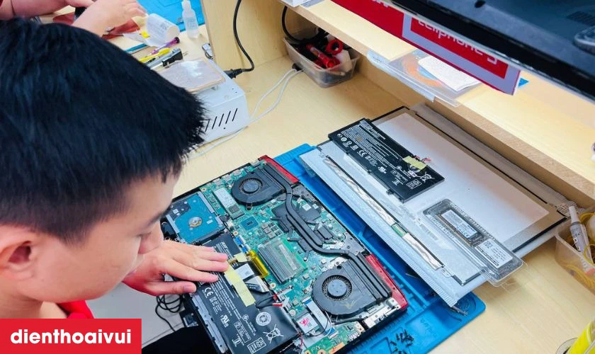 Kỹ thuật vi&ecirc;n giỏi, gi&agrave;u kinh nghiệm trực tiếp thực hiện