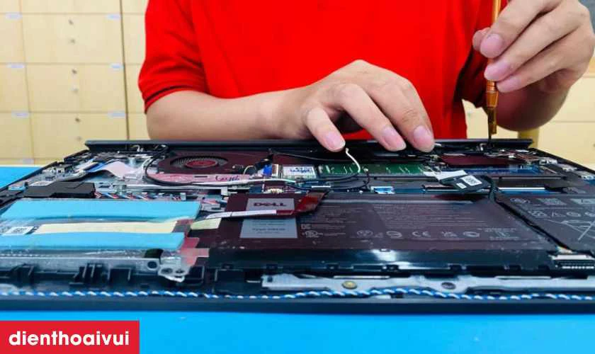 Lưu &yacute; khi thay pin laptop Dell Inspiron 15 7567