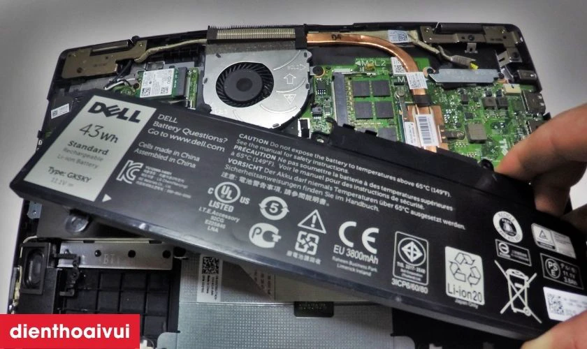 Quy tr&igrave;nh thay pin laptop Dell Inspiron 15 7570