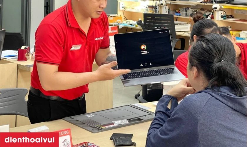 Quy tr&igrave;nh thay pin laptop Dell Inspiron 15 7577